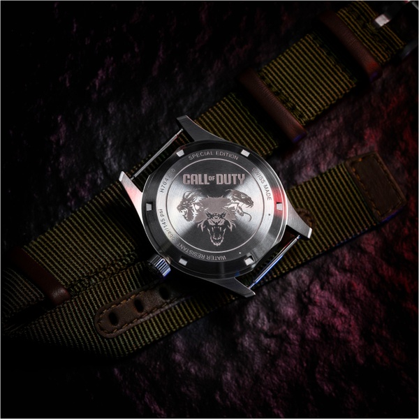 wrist watch, analog watch, mens watch, sport watch, tactical watch, bestseller push, minimalist, editorial, luxurious, bold, black, brown